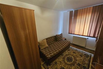 Apartament cu 3 camere decomandat, mobilat în Micro IV - 17