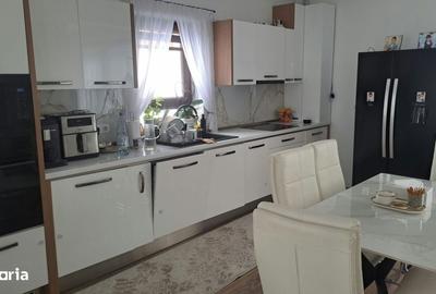 Casă cu 4 camere cu Teren 400 Mp în Central - 1