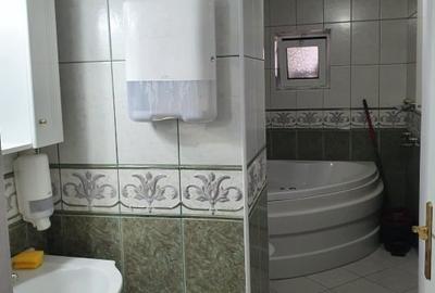 Spațiu comercial, de 1 mp, în Decebal - 11