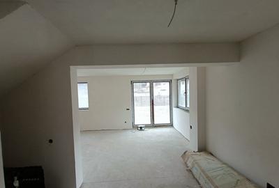 Casă cu 4 camere cu Teren 250 Mp în Florești