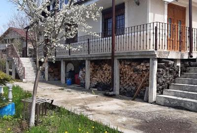 Casă cu 4 camere în Central - 1