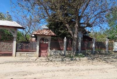 Casă cu 4 camere cu Teren 174 Mp în Central