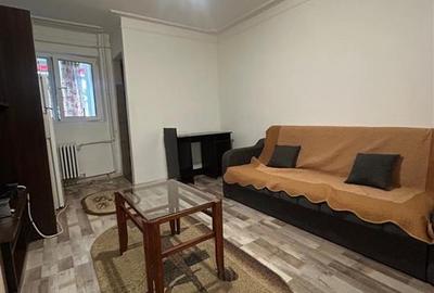 Garsonieră decomandată în Baza 3 - 1