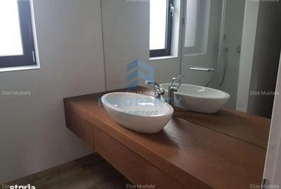 Casă cu 5 camere cu Canalizare în Central - 2