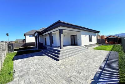 Casă cu 4 camere în Tărlungeni