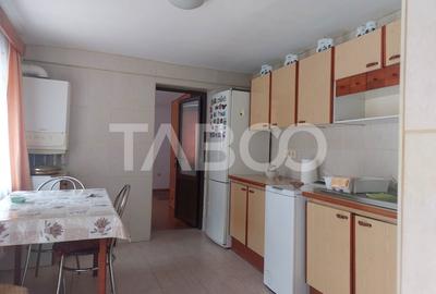 Casa in zona centrala 5 camere 2 bucatarii 3 bai curte comuna Cisnadie - 7