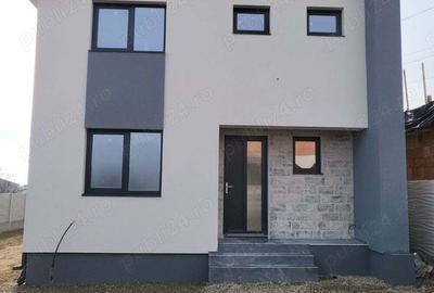 Vand 2 case , invecinate , semifinisate , la intrare in Valea Popii - 7