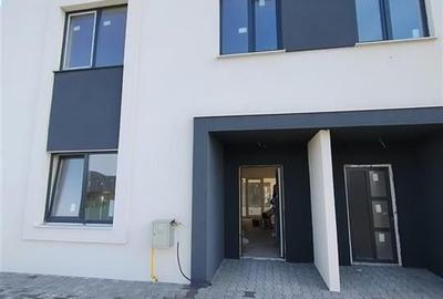 RECO Case insiruite cu trei camere in Sanmartin - 1