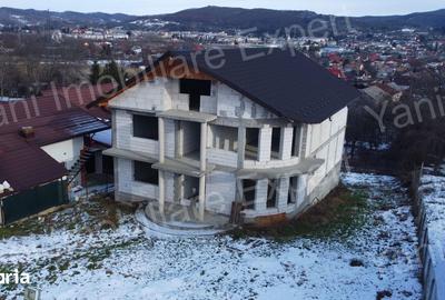 Casă cu 4 camere cu Teren 723 Mp în Central - 3
