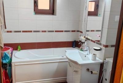 Apartament de vânzare - 4 camere, Strada Tecuci, Bloc Vega - 6