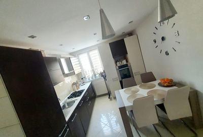 Apartament cu 3 camere semidecomandat, mobilat în Libertății - 10
