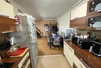 Apartament cu 3 camere, 81 mp, decomandat zona Bradet - 3