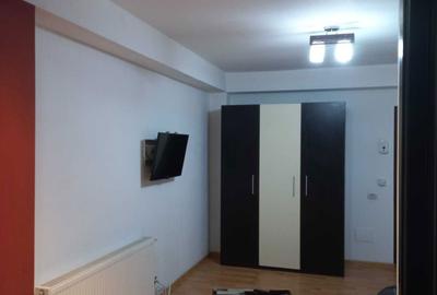 Garsonieră în Titan - 2