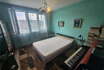 Apartament cu 2 camere semidecomandat în Micro I - 10