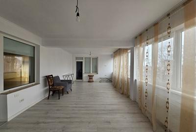 Casă individuală cu 6 camere cu Canalizare în Capitol - 9