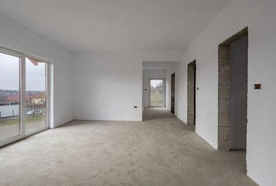 Casă cu Teren 1553 Mp în Silagiu - 11