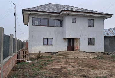 Casă cu 4 camere cu Teren 750 Mp în Novaci - 1