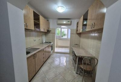 Apartament cu 3 camere decomandat în Mihai Bravu