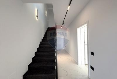 Casă cu 8 camere cu Teren 700 Mp în Faleza Nord - 5