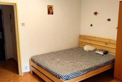 Dristor, garsoniera, 280 euro, 6 min metrou, libera - 1