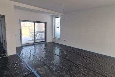 Casă cu 4 camere cu Teren 500 Mp în Km 5