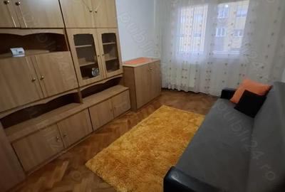 Inchiriez apt.1cam .bloc de 4 etaje ,etaj intermediar 1 - 1