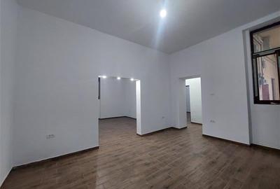 Apartament cu curte privata, zona Bou Rosu, pentru locuit sau afacere - 2