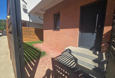 Casă cu 5 camere cu Canalizare în Sud