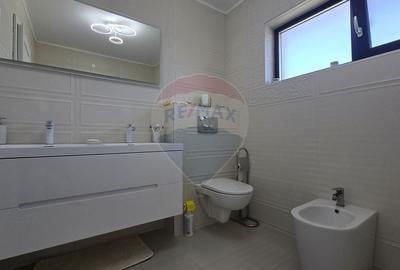 Casă cu 6 camere cu Teren 649 Mp în Dezmir - 10