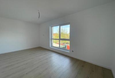 Duplex cu 4 camere cu Canalizare în Central - 6