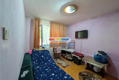 Apartament cu 3 camere semidecomandat în Berceni
