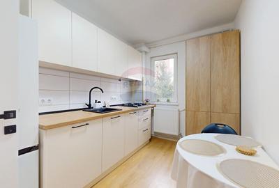 Apartament cu 2 camere semidecomandat, mobilat în Tractorul - 7