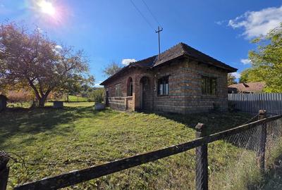 Casa com.Band 3 cam. 80mp + teren 3285mp - 2