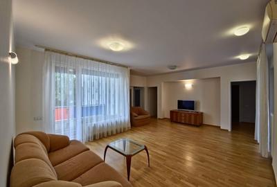Apartament cu 4 camere decomandat în Dorobanți