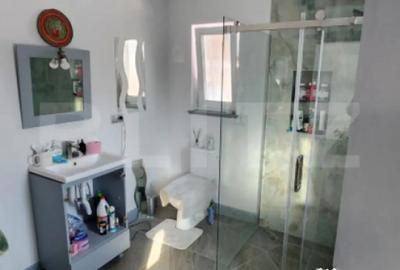 Casă cu 4 camere cu Teren 1800 Mp în Central