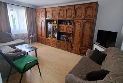Închiriez apartament 3 camere decomandat,