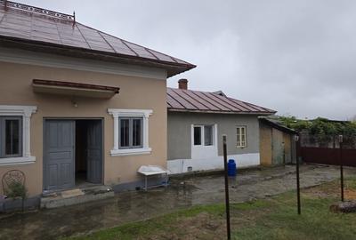 Casa cu Teren intravilan 1500 mp, Centrala termica, Poiana Lacului - 60.000 € - 4