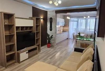 Apartament cu 3 camere nedecomandat, mobilat în Tractorul - 3