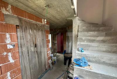 Casă cu 3 camere cu Teren 4075 Mp în Central