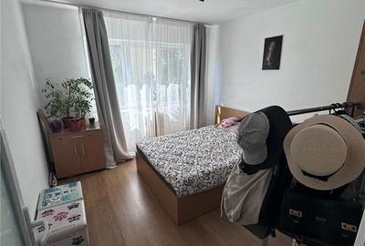 Apartament cu 3 camere semidecomandat în Alexandru cel Bun