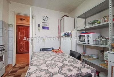 Apartament cu 4 camere semidecomandat în Gojdu - 3