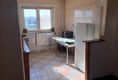Apartament cu 2 camere semidecomandat în P-ța Muncii