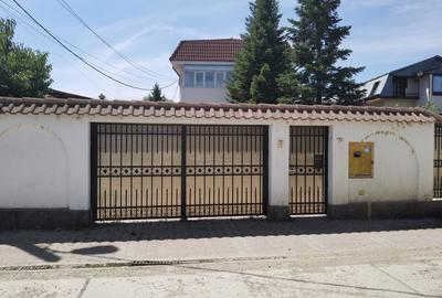 Casă cu 5 camere cu Teren 1438 Mp în Chiscani - 1