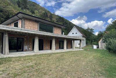 Casă cu 7 camere cu Canalizare în Gura Râului - 13