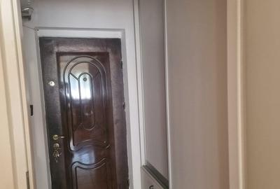 Garsonieră decomandată, mobilată în Titan