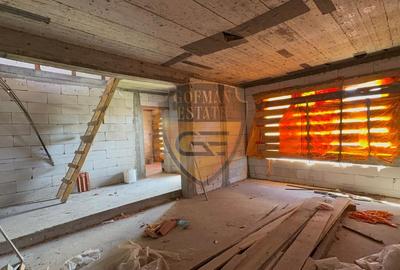 Casa 4 camere, P+M , Valul lui Traian, la gri teren 337 mp, garaj - 6