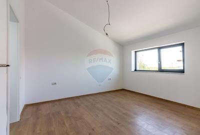 Casă cu 5 camere cu Teren 504 Mp în Mogoșoaia - 9