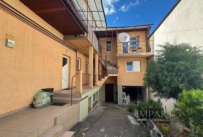 Casă individuală cu 10 camere decomandat cu Canalizare în Central - 1