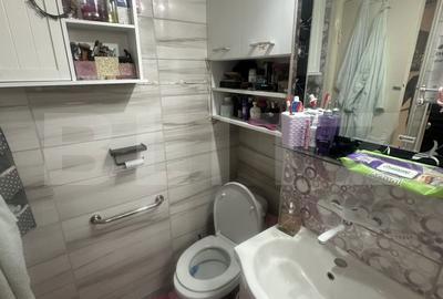 Apartament cu 3 camere semidecomandat în Careiului