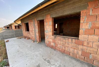 Casă cu 4 camere cu Teren 400 Mp în Clinceni